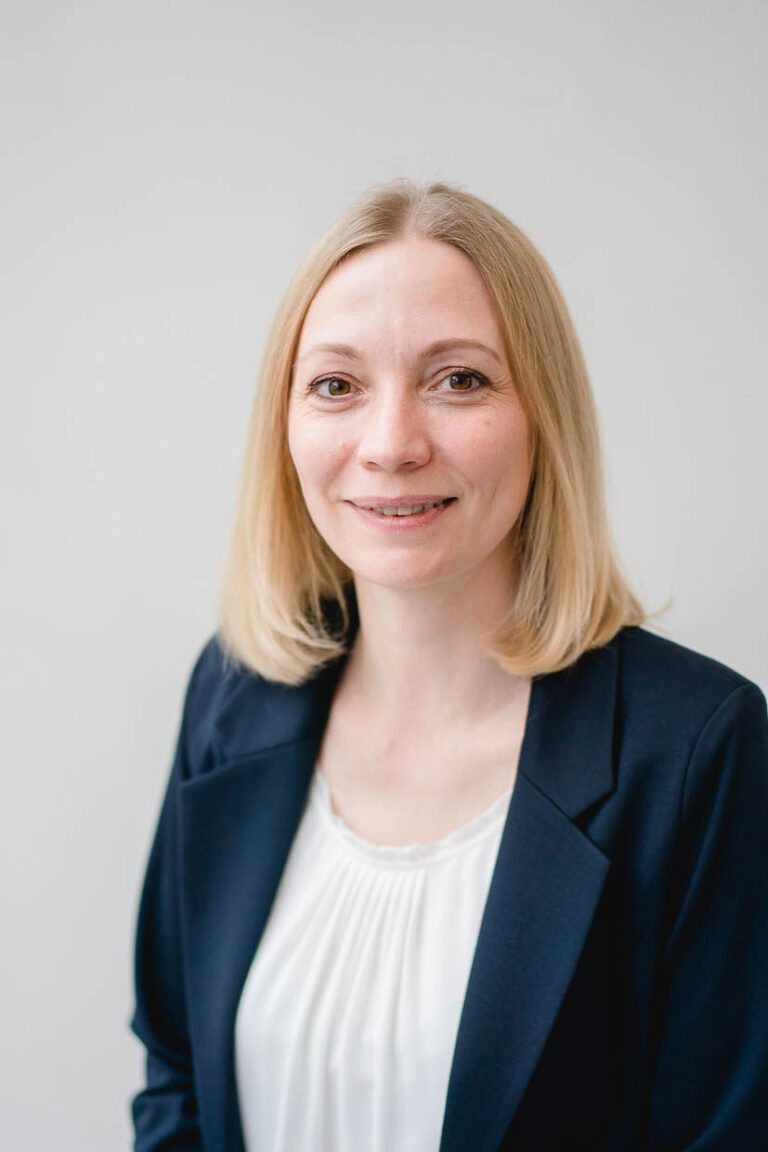 Prof.in Manuela Wöhrer wöhrer@lbszistersdorf.ac.at